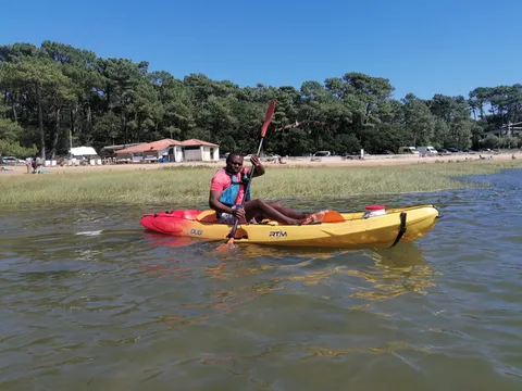 Kam Nganssoh Gildas en kayak, cote basque