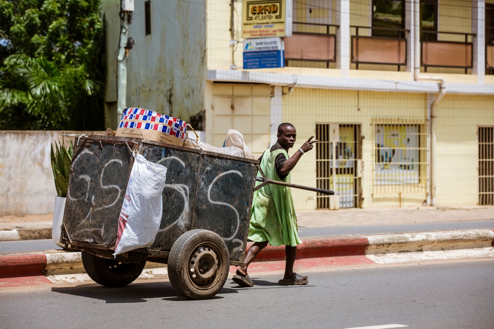 Vue complémentaire liée à Lomé